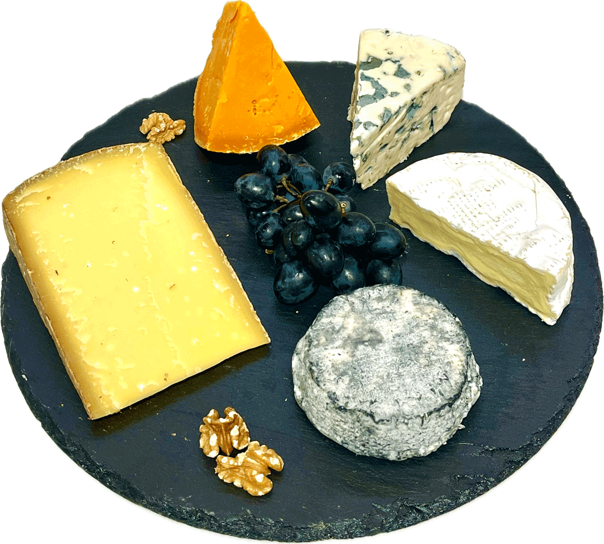 Auswahl an fünf Klassikern französischer Käse, darunter Selles sur Cher, extralter Mimolette-Käse und Roquefort, bei Les Épicuriens in Berlin Kreuzberg