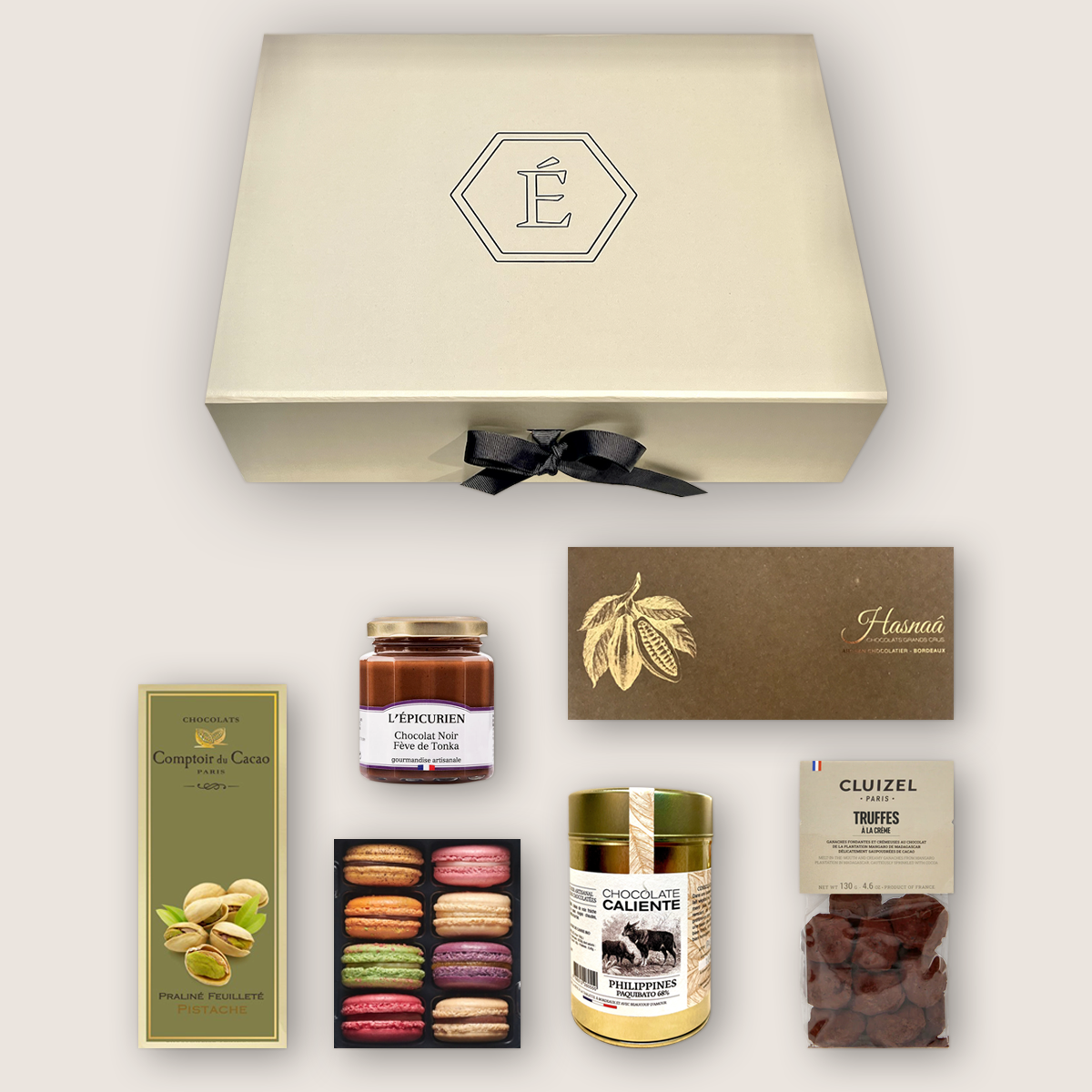 Foto der Produkte und der Geschenkbox "Chocolats et Macarons""