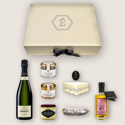 Geschenkbox "Autour de la Truffe" von Les Épicuriens in Berlin Kreuzberg mit Champagner, Trüffelöl und Briekäse mit Trüffel von Maison de la Truffe Paris